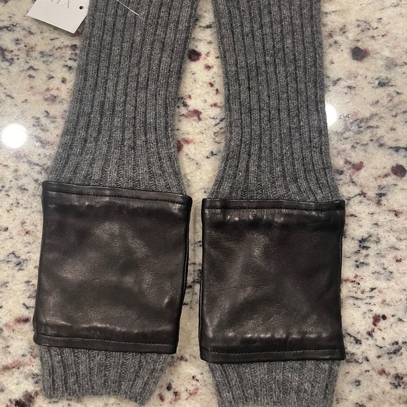 NWT! CAROLINA AMATO Gray Cashmere Wool Black Leather Fingerless Gloves - Picture 1 of 9